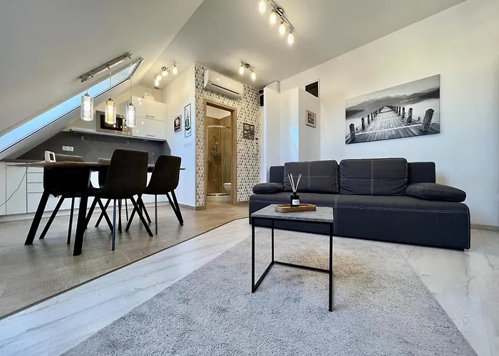 Molo 25 By Hellobalatonlelle بالاتوليلّي